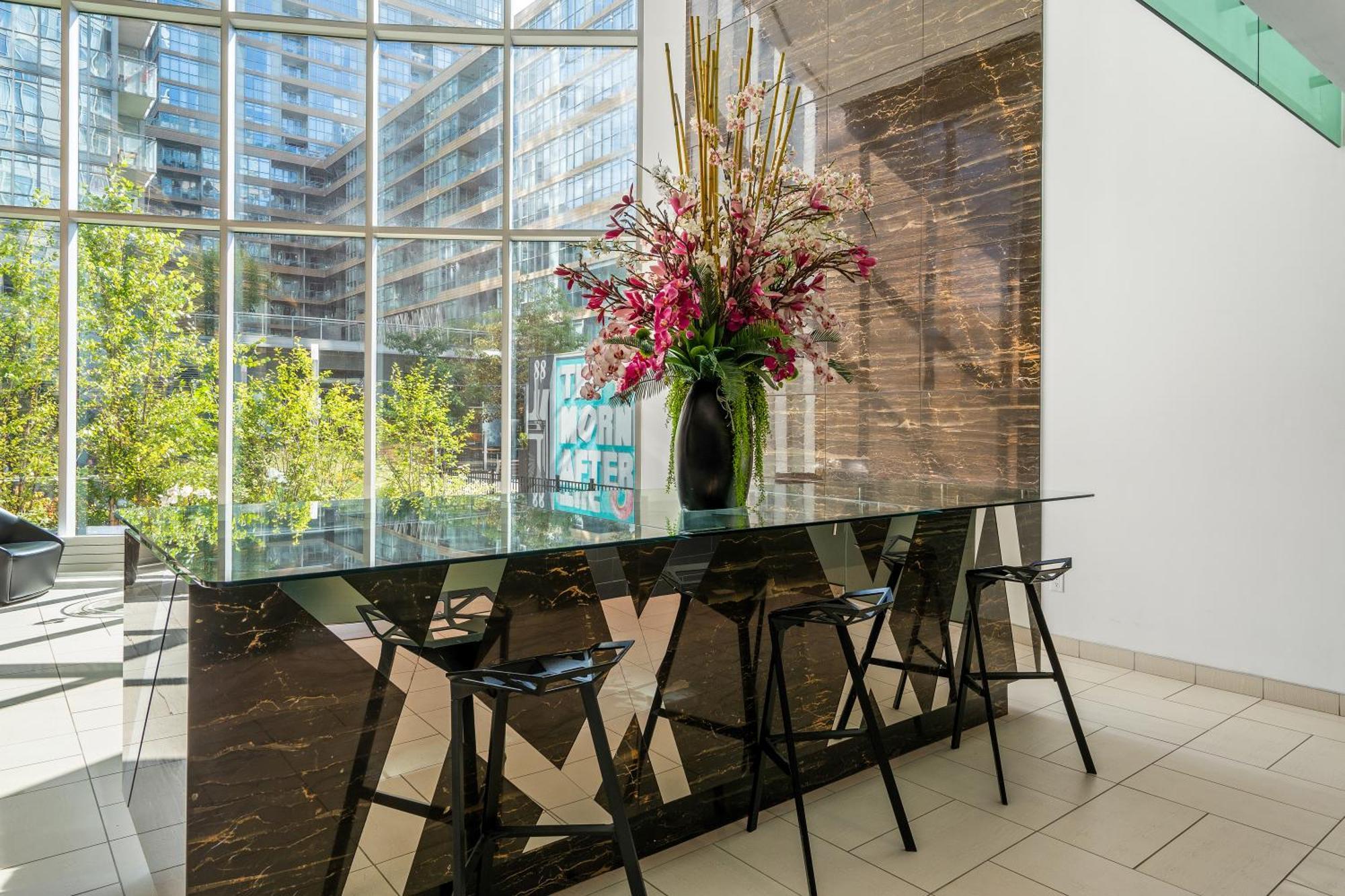 Exquisite Condos By Cn Tower With Parking Toronto Kültér fotó